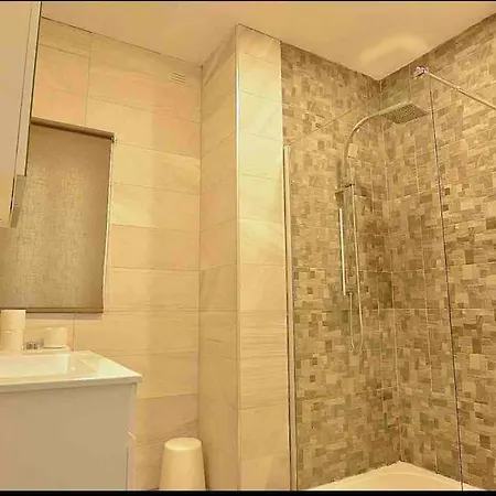 Apartmán 2 Bedroom Nicely Furnished Seaside In - Dima 2 *