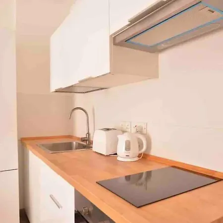 Apartmán 2 Bedroom Nicely Furnished Seaside In - Dima 2 *